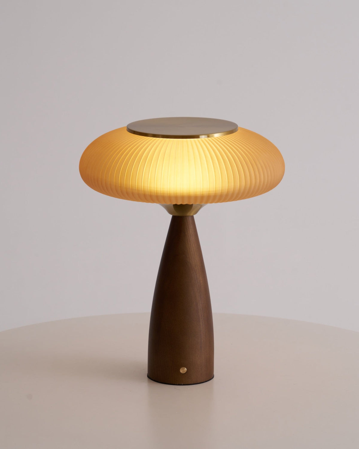 Syleena Tischlampe aus Holz im skandinavischen Stil