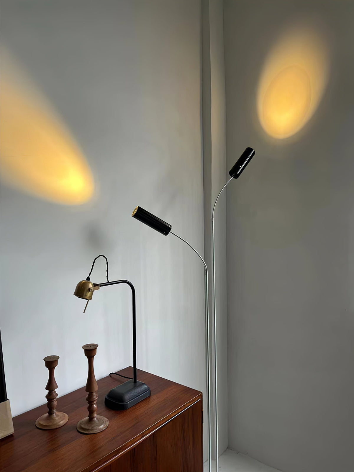 Telum Minimalistische Stehleuchte Schwarz Modern Ambient Wohnzimmer | Cielum