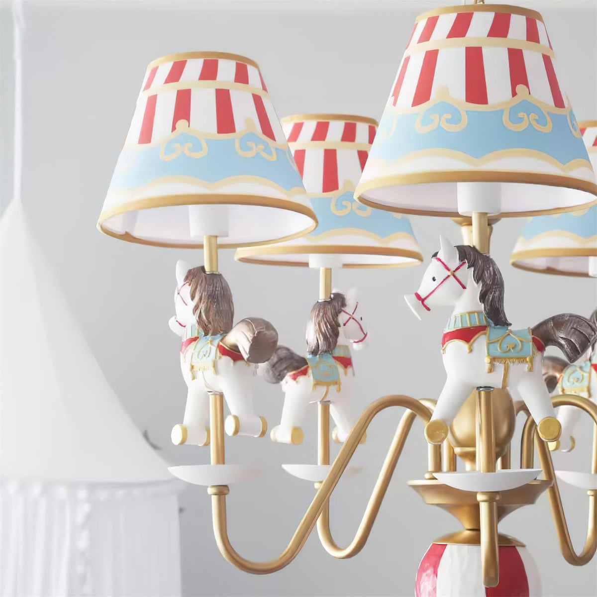 Solvian Kronleuchter Carousel für Kinder im Spielzeugstil