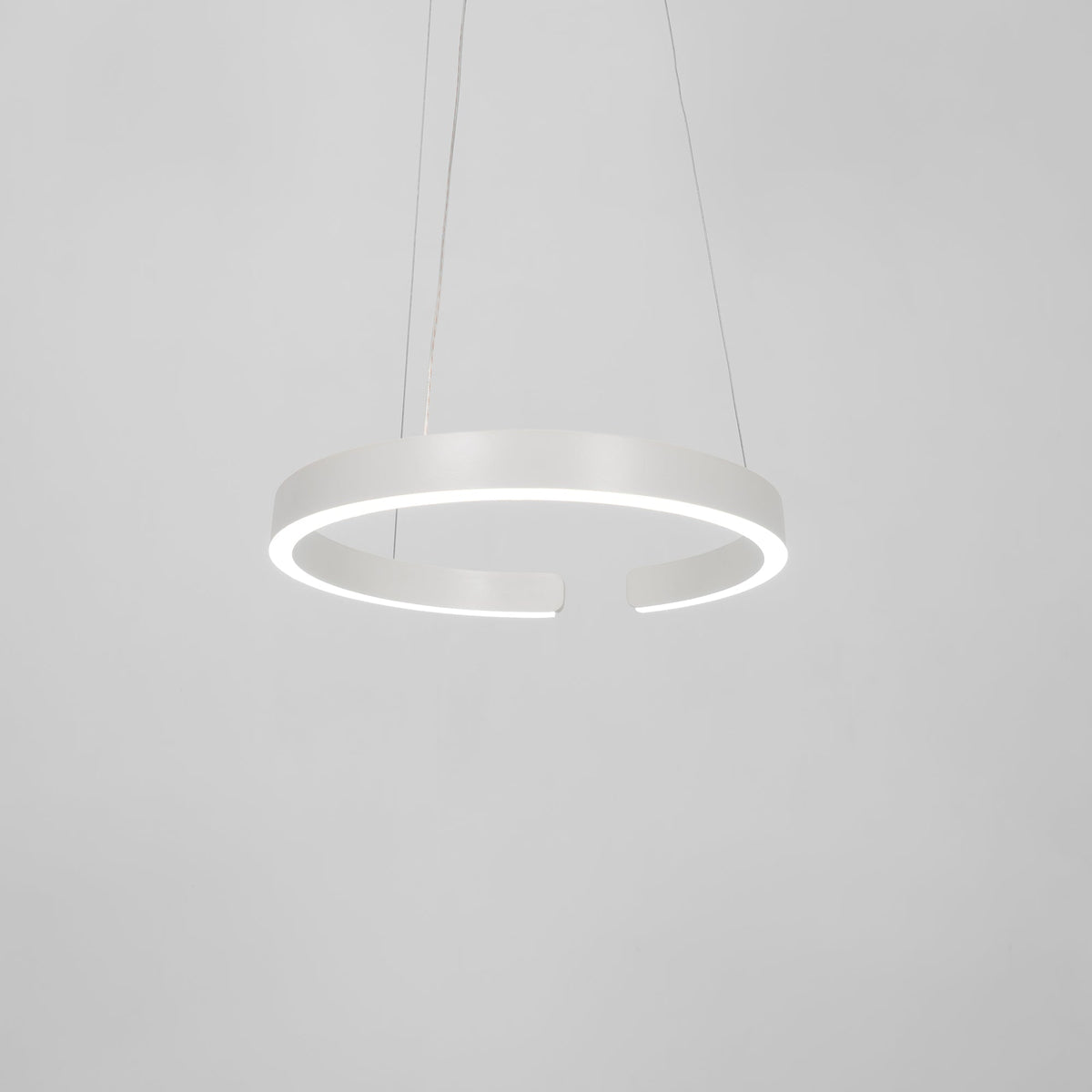 Frixx zeitgenössischer minimalistischer Kronleuchter