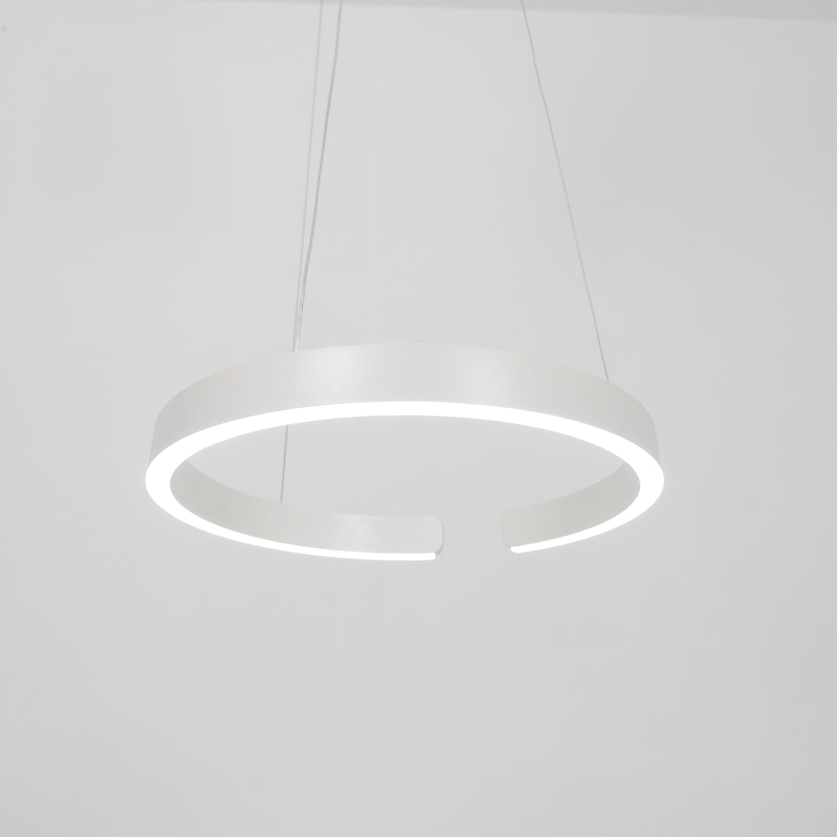 Frixx zeitgenössischer minimalistischer Kronleuchter