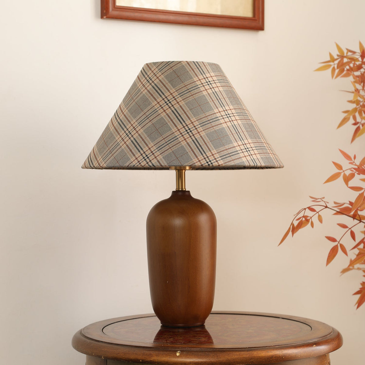 Sienna Tischleuchte aus Holz und Stoff im klassischen Stil