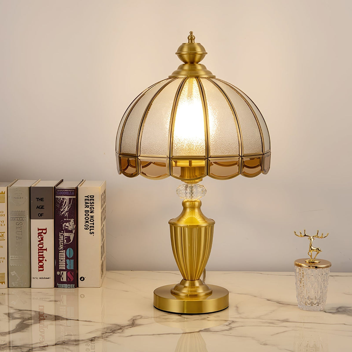 Opaline-Glas-Klassik-Tischleuchte