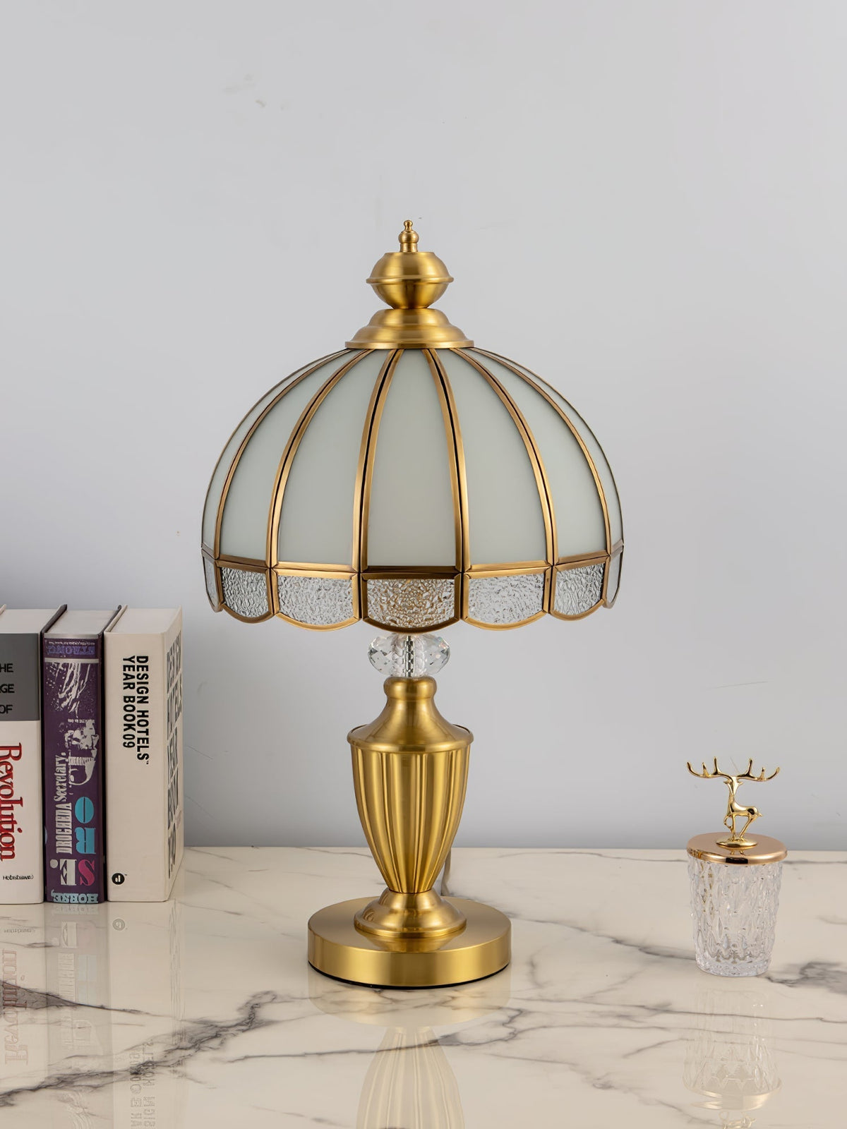 Opaline-Glas-Klassik-Tischleuchte