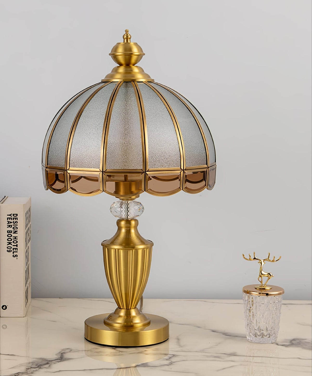 Opaline-Glas-Klassik-Tischleuchte