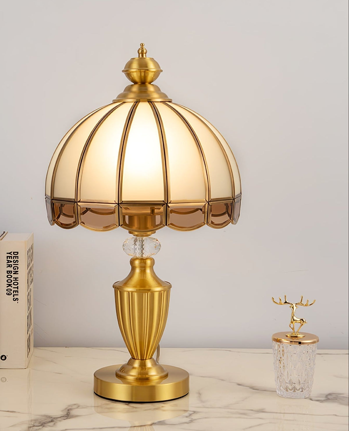 Opaline-Glas-Klassik-Tischleuchte