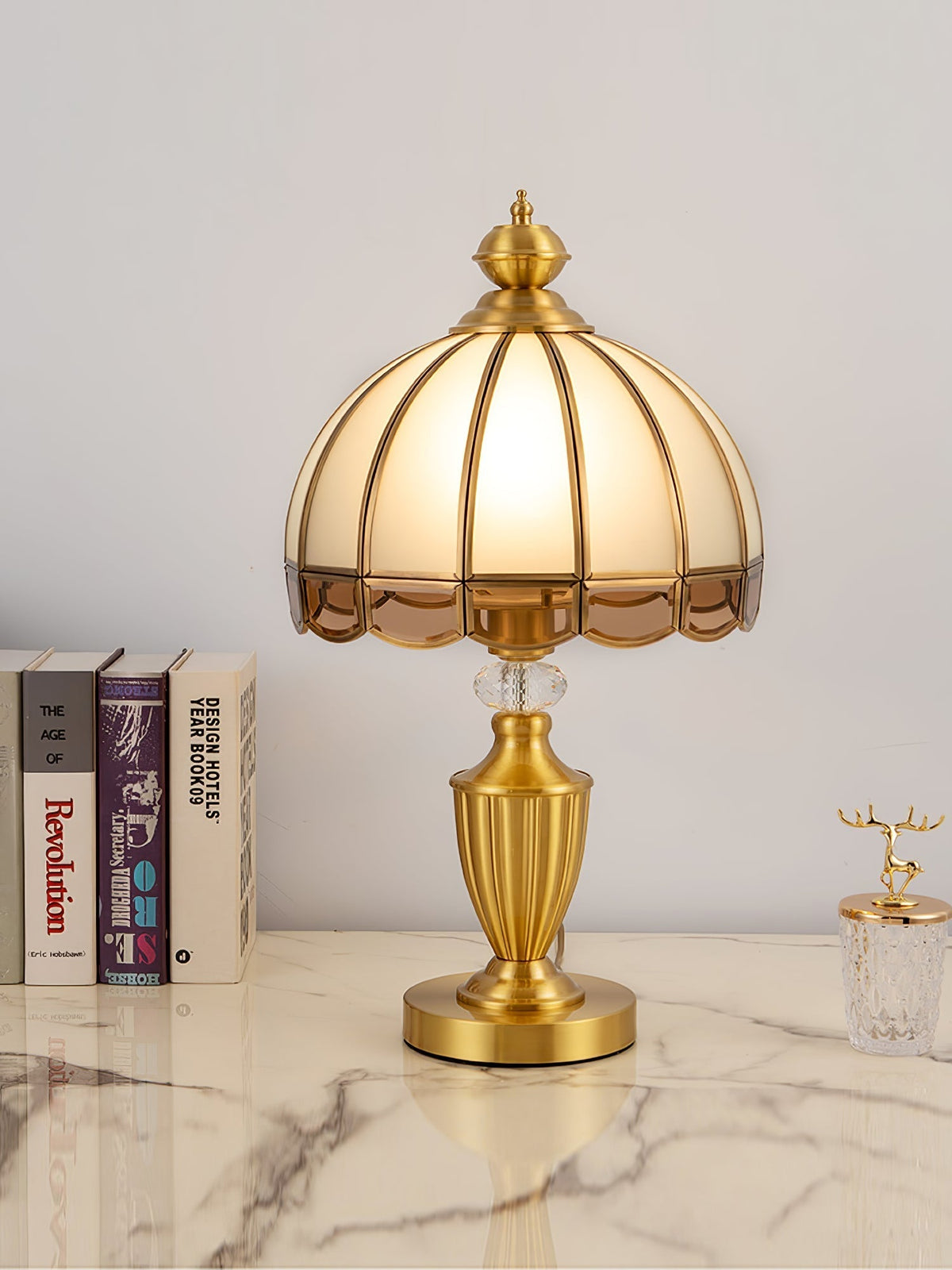 Opaline-Glas-Klassik-Tischleuchte