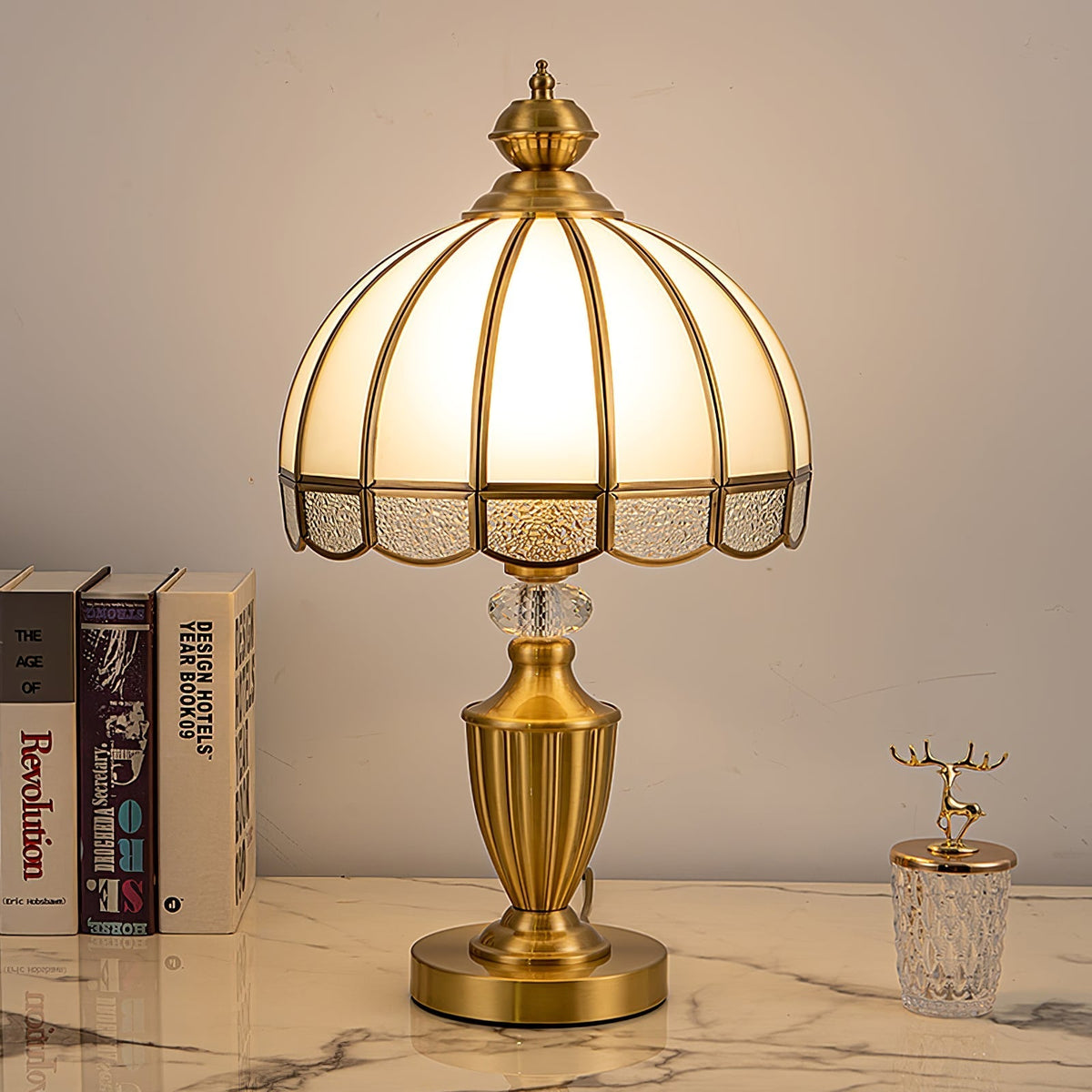 Opaline-Glas-Klassik-Tischleuchte