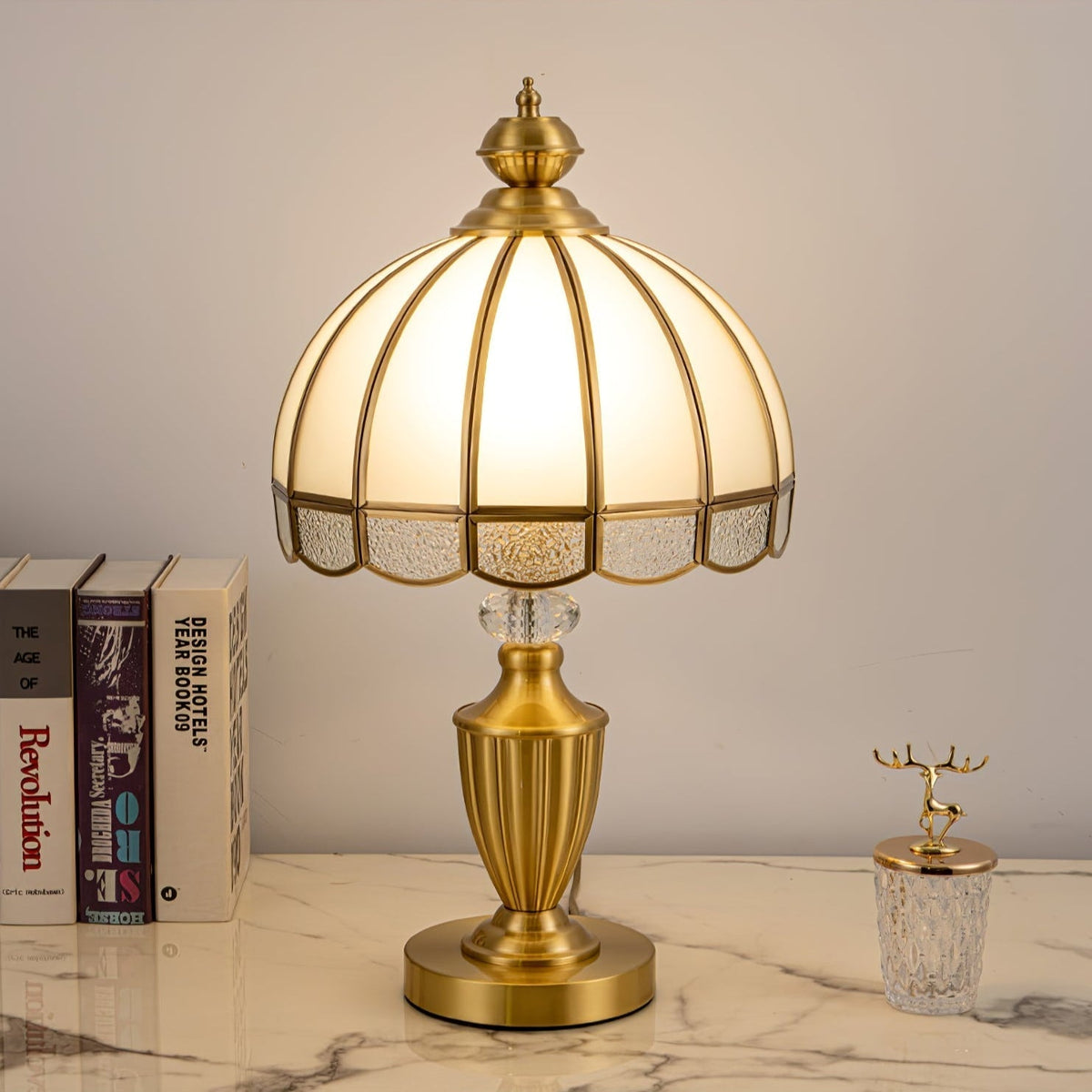 Opaline-Glas-Klassik-Tischleuchte