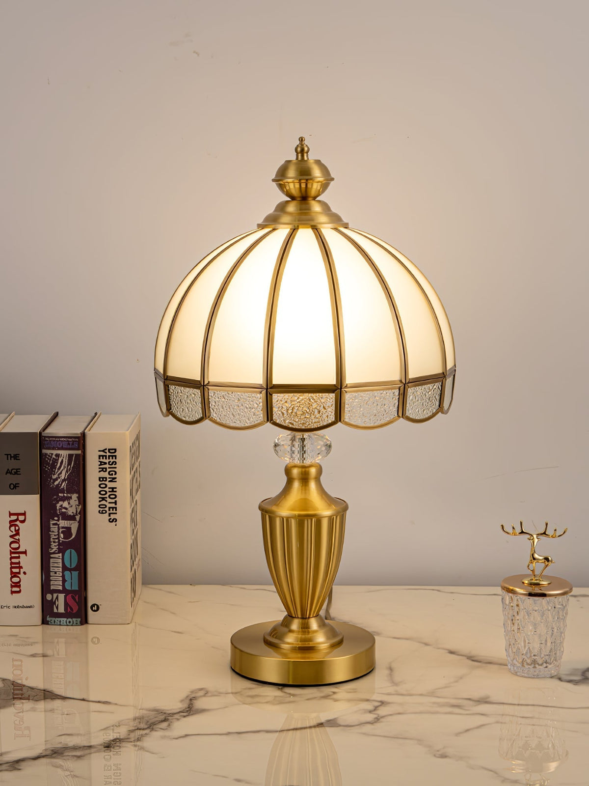 Opaline-Glas-Klassik-Tischleuchte