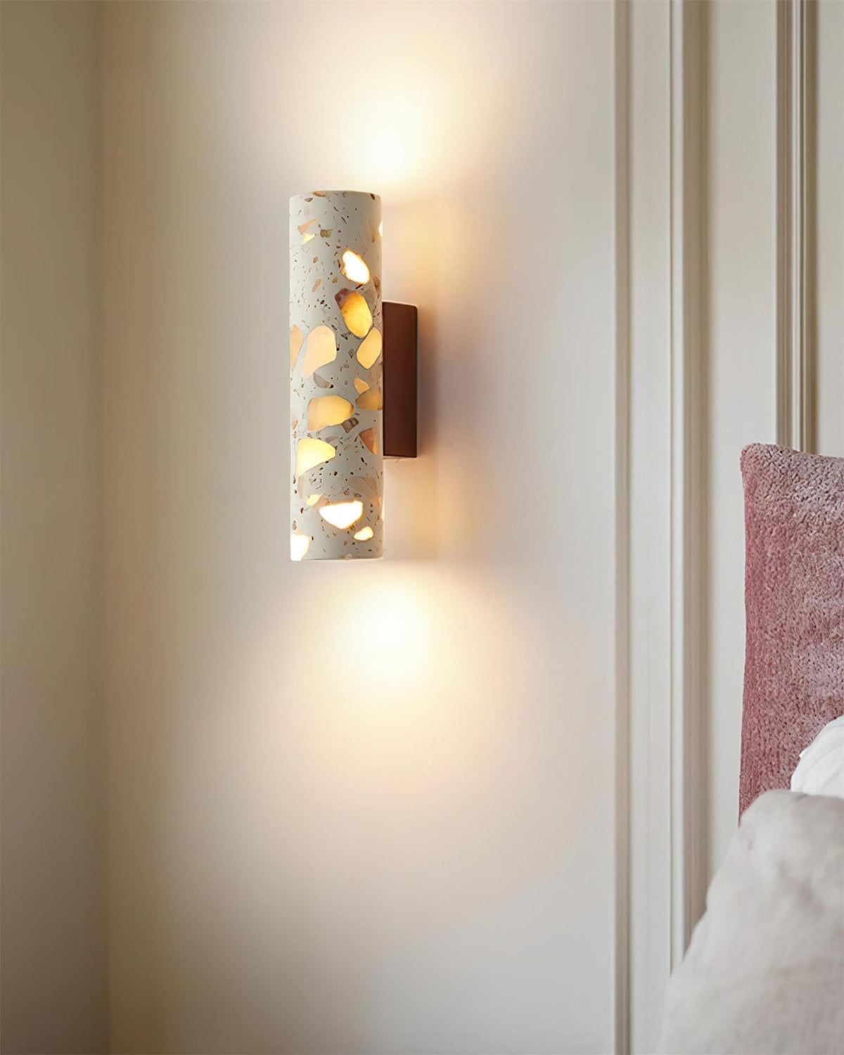 Calinaria Wandleuchte Beige Terrazzo-Stein-Zylinder minimalistisch fürs Schlafzimmer | Cielum