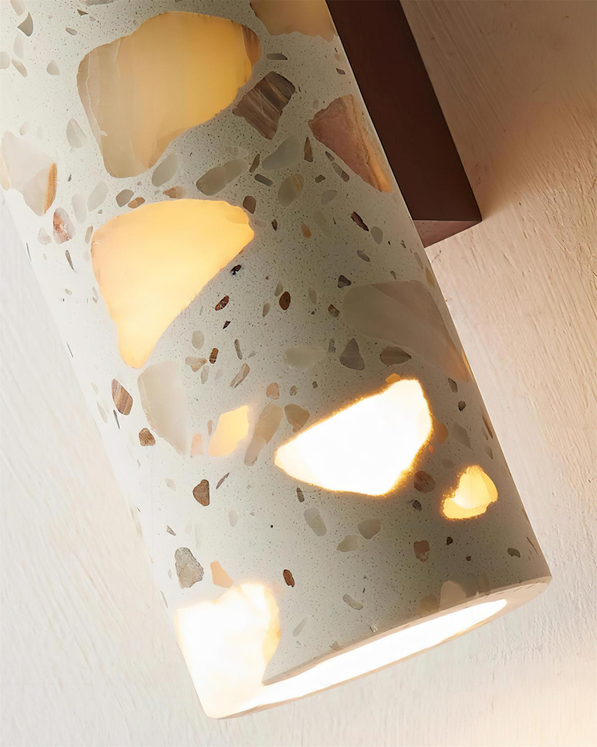 Calinaria Wandleuchte Beige Terrazzo-Stein-Zylinder minimalistisch fürs Schlafzimmer | Cielum