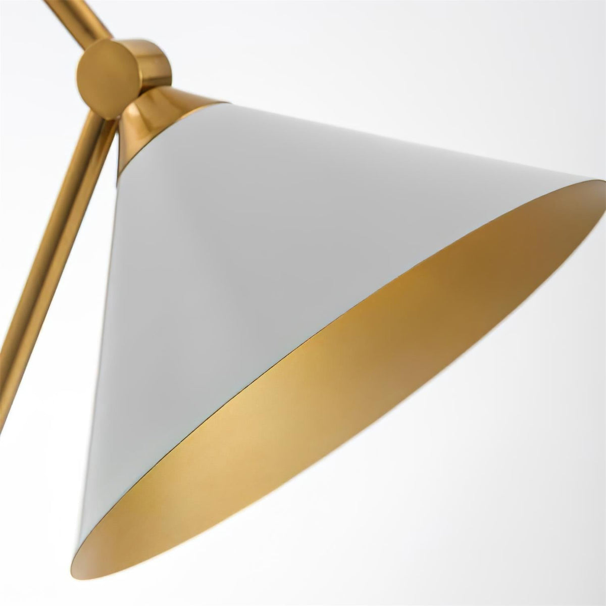 Avelo Tischleuchte aus Marmor mit geometrischem Design