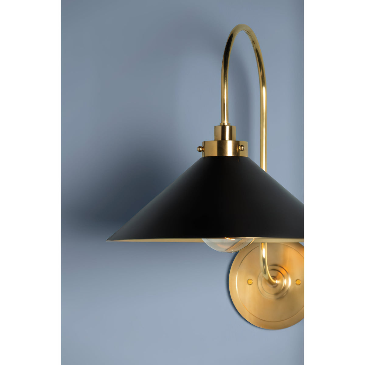 Soliaria Messing-Wandleuchte