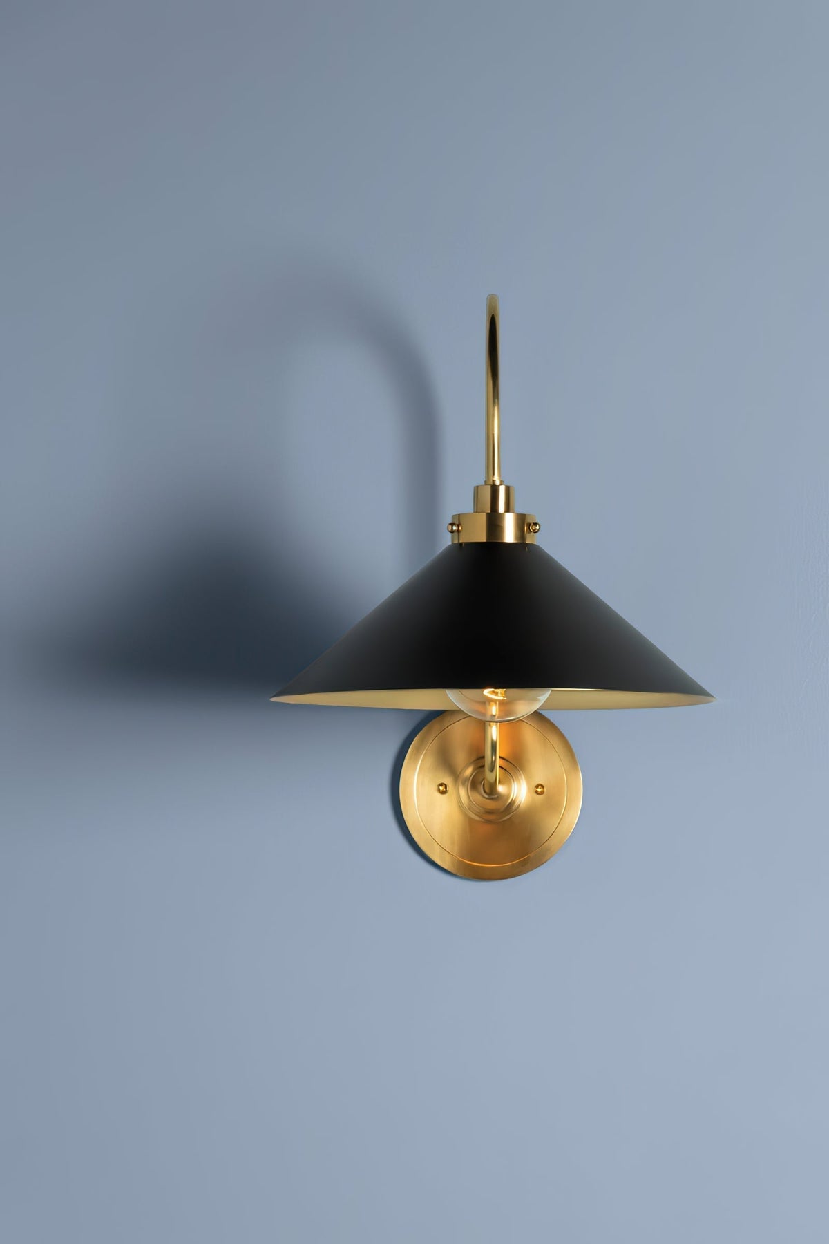Soliaria Messing-Wandleuchte