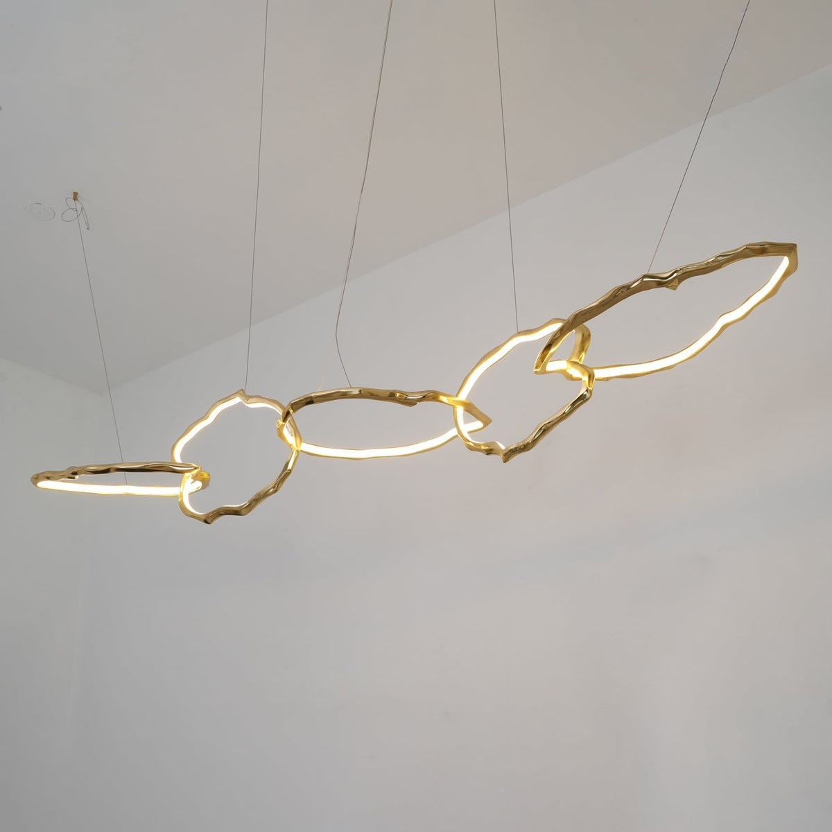 Aballs Kronleuchter Cloud Rings Series in Messing