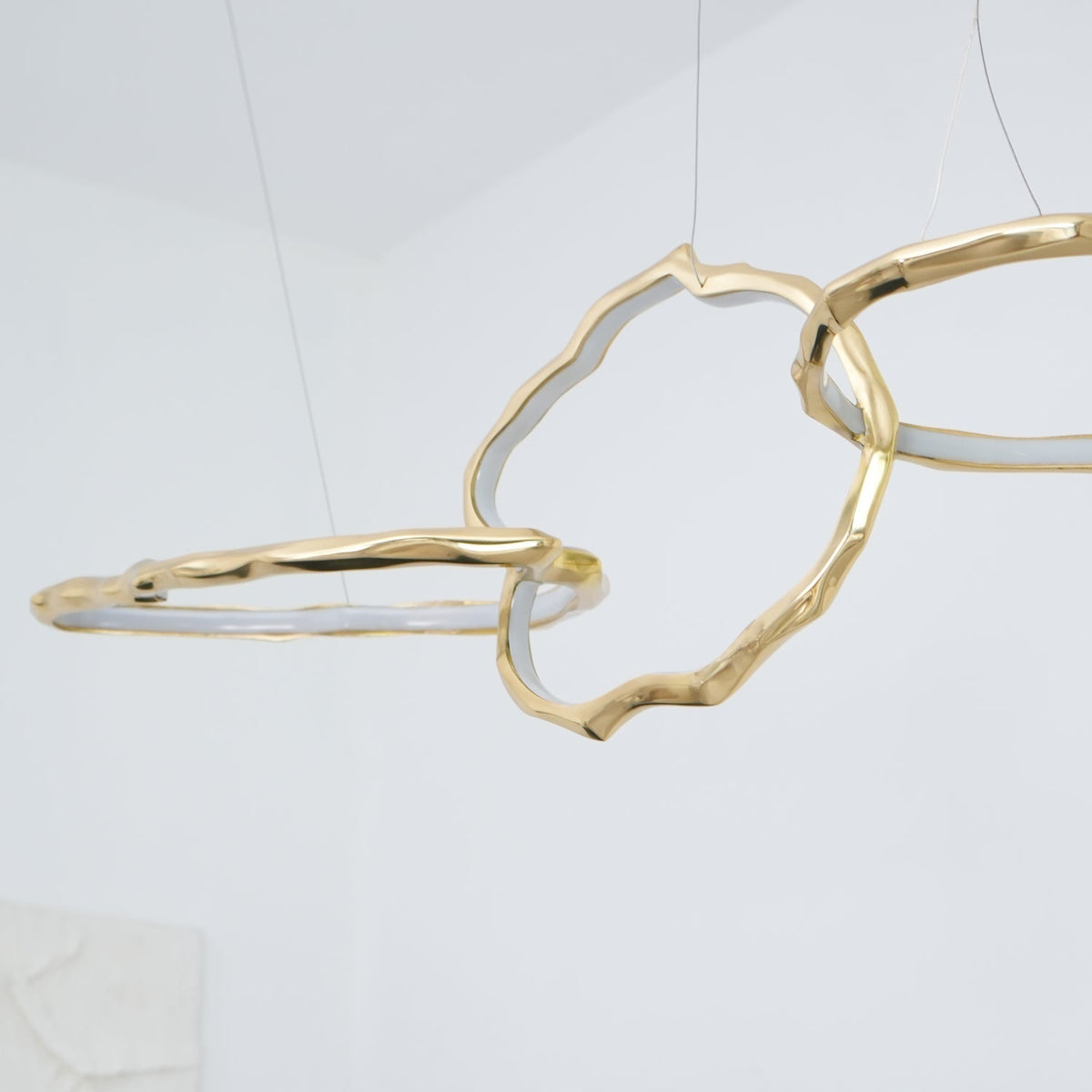Aballs Kronleuchter Cloud Rings Series in Messing