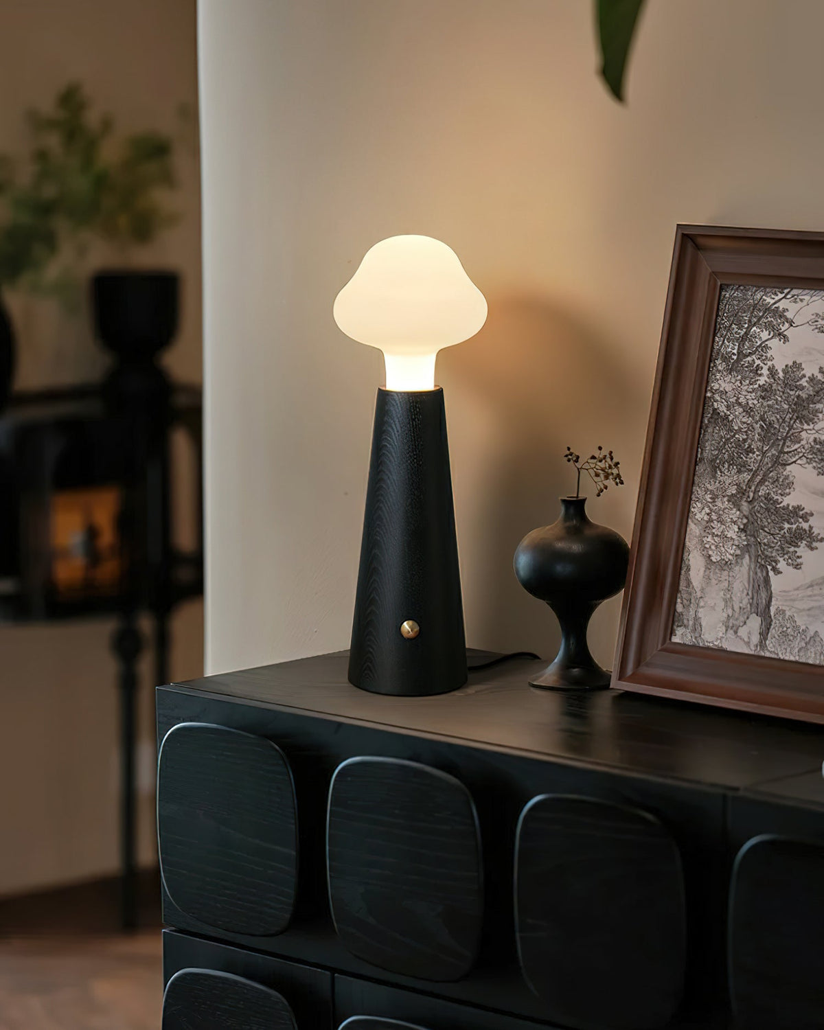 Mushio Tischlampe aus Holz in Wolkenform