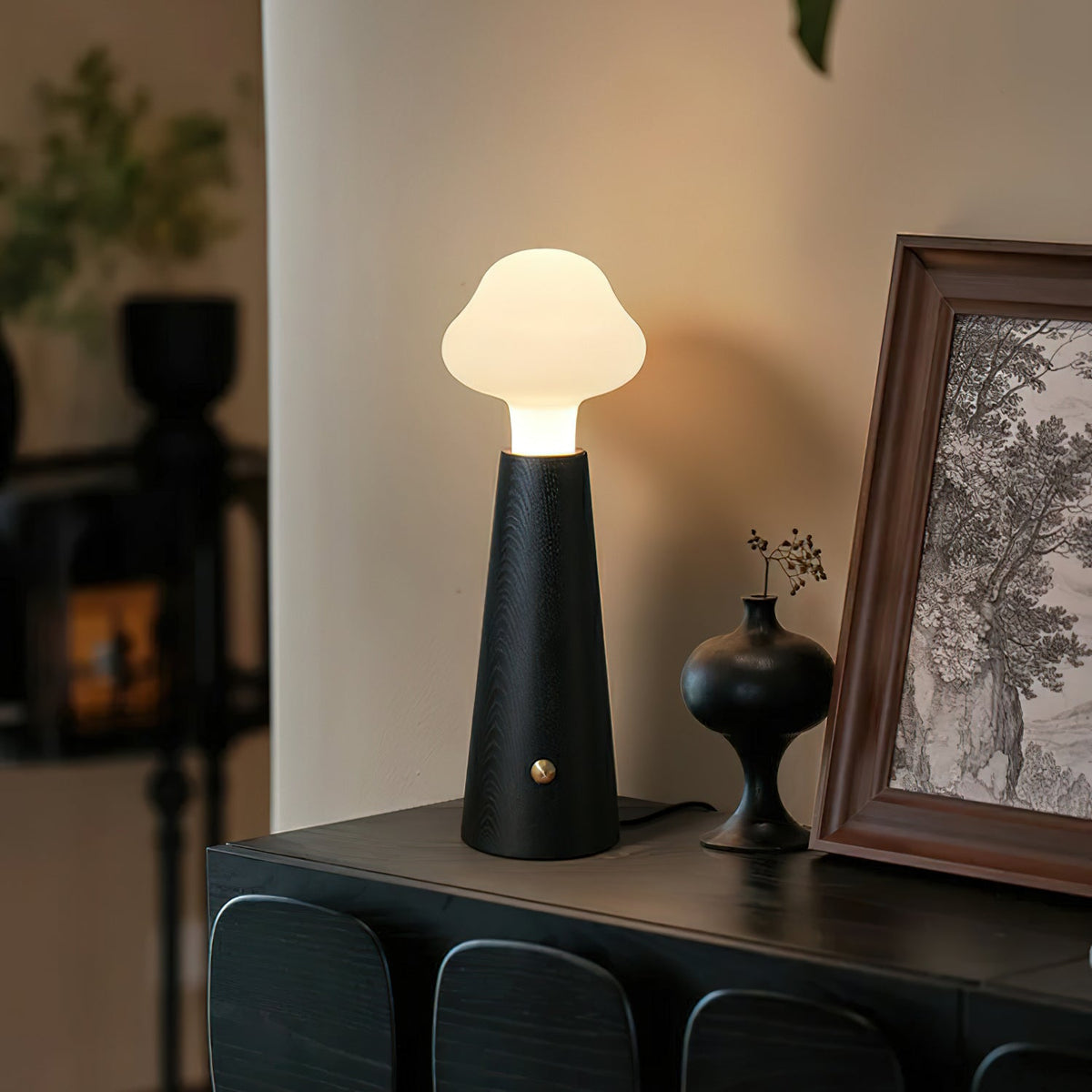 Mushio Tischlampe aus Holz in Wolkenform