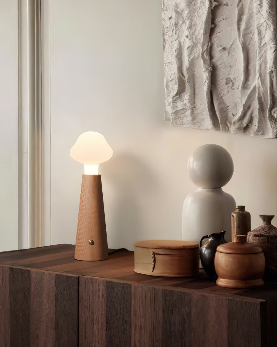 Mushio Tischlampe aus Holz in Wolkenform