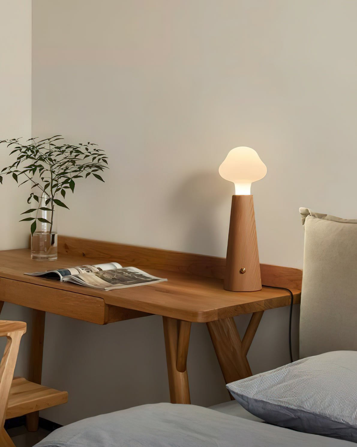 Mushio Tischlampe aus Holz in Wolkenform