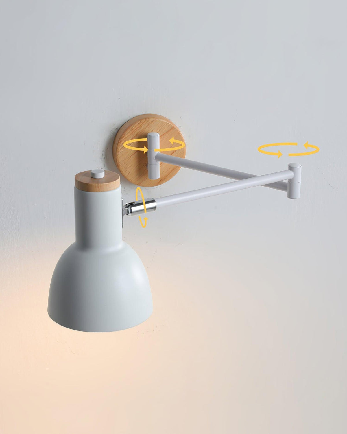 Wandleuchte mit verstellbarem Arm, Kegel-Lampenschirm und Holzfuß im modernen Stil für das Arbeitszimmer