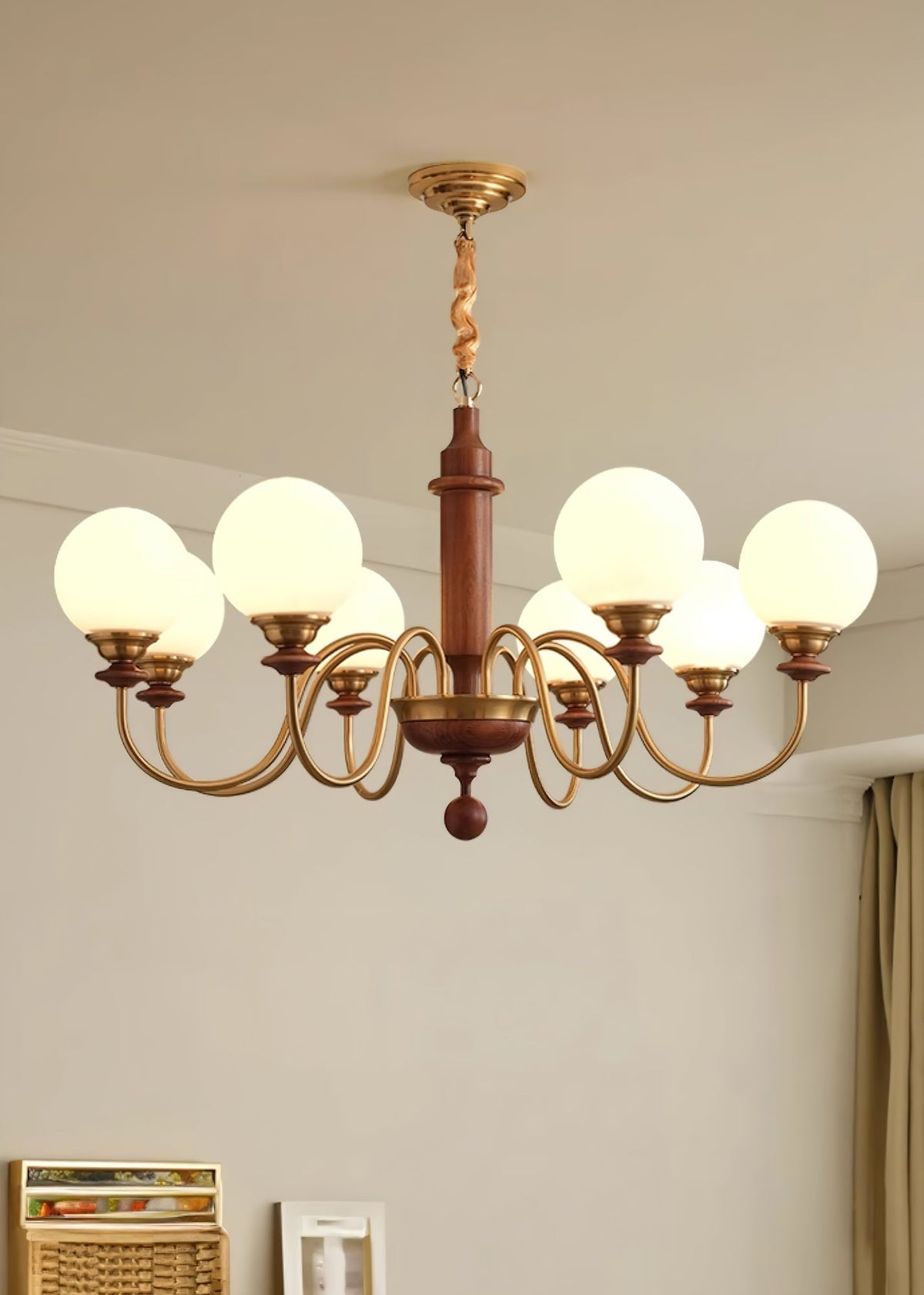 Celoira Vintage Messing Kronleuchter mit Milchglas-Kugeln