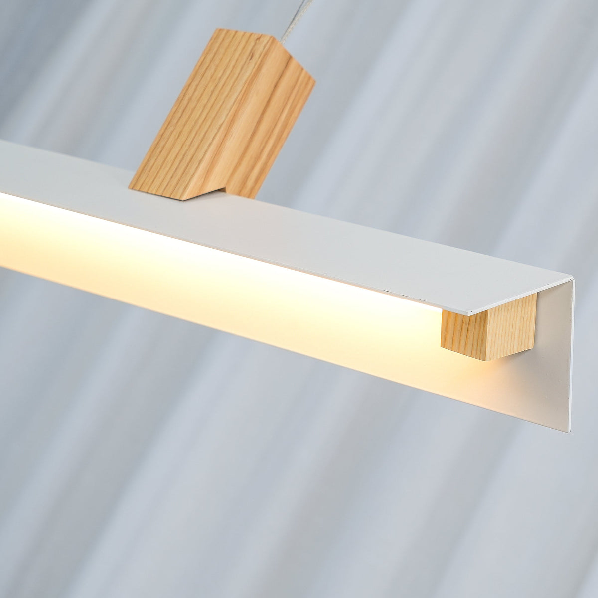 Linea Minimalistische Pendelleuchte aus Holz