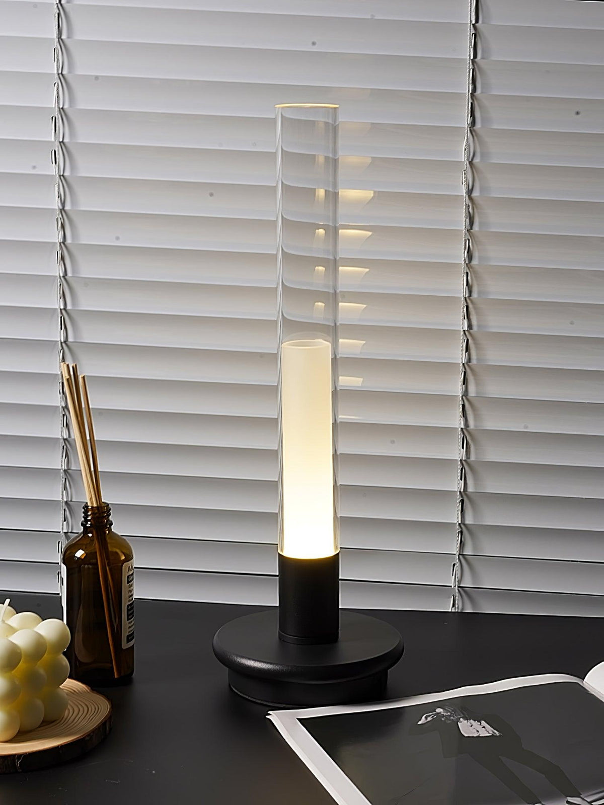 Tevi Acryl-Minimalistische Tischleuchte