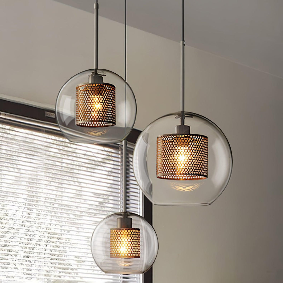 Eiruiella Pendelleuchte aus Glas mit Goldmaschenwerk für Esszimmer