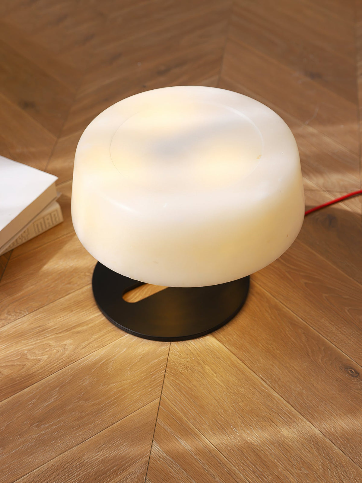 Nysolora Dome Alabaster Tischleuchte