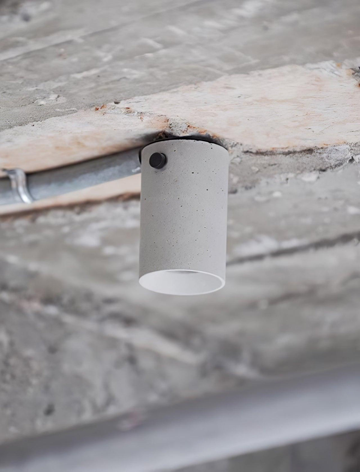 Berion zeitgenössische minimalistische Deckenleuchte aus Beton