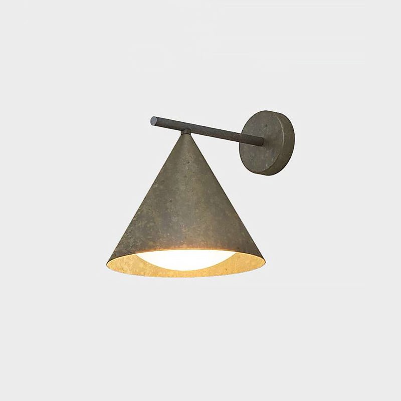 Forgecone Rustische Wandleuchte in Kegelform