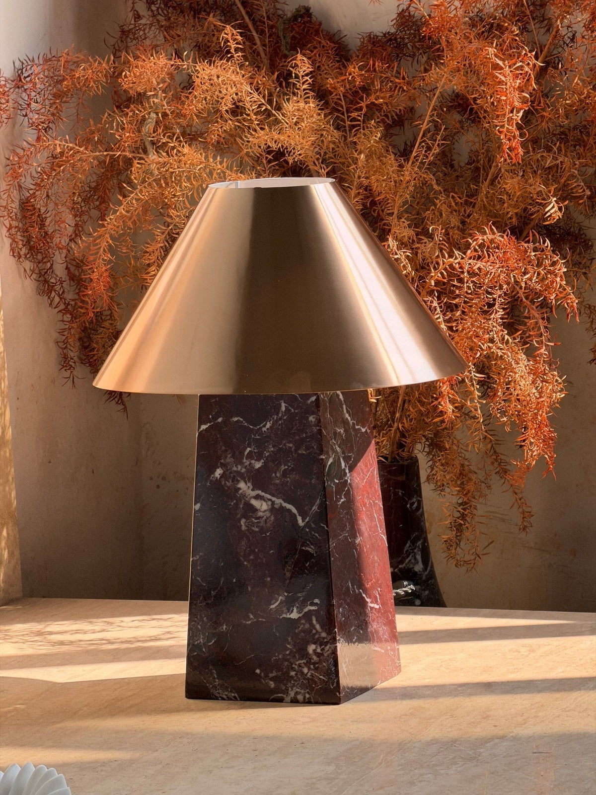 Conic Tischleuchte aus Marmor