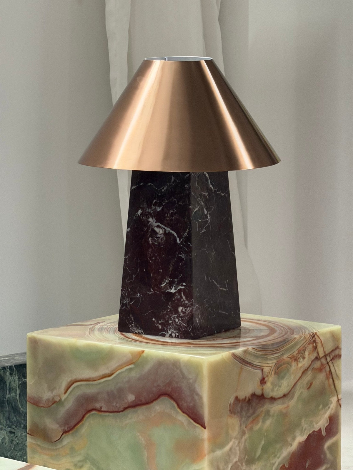 Conic Tischleuchte aus Marmor