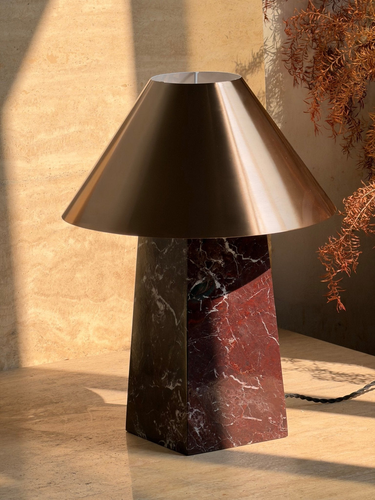 Conic Tischleuchte aus Marmor
