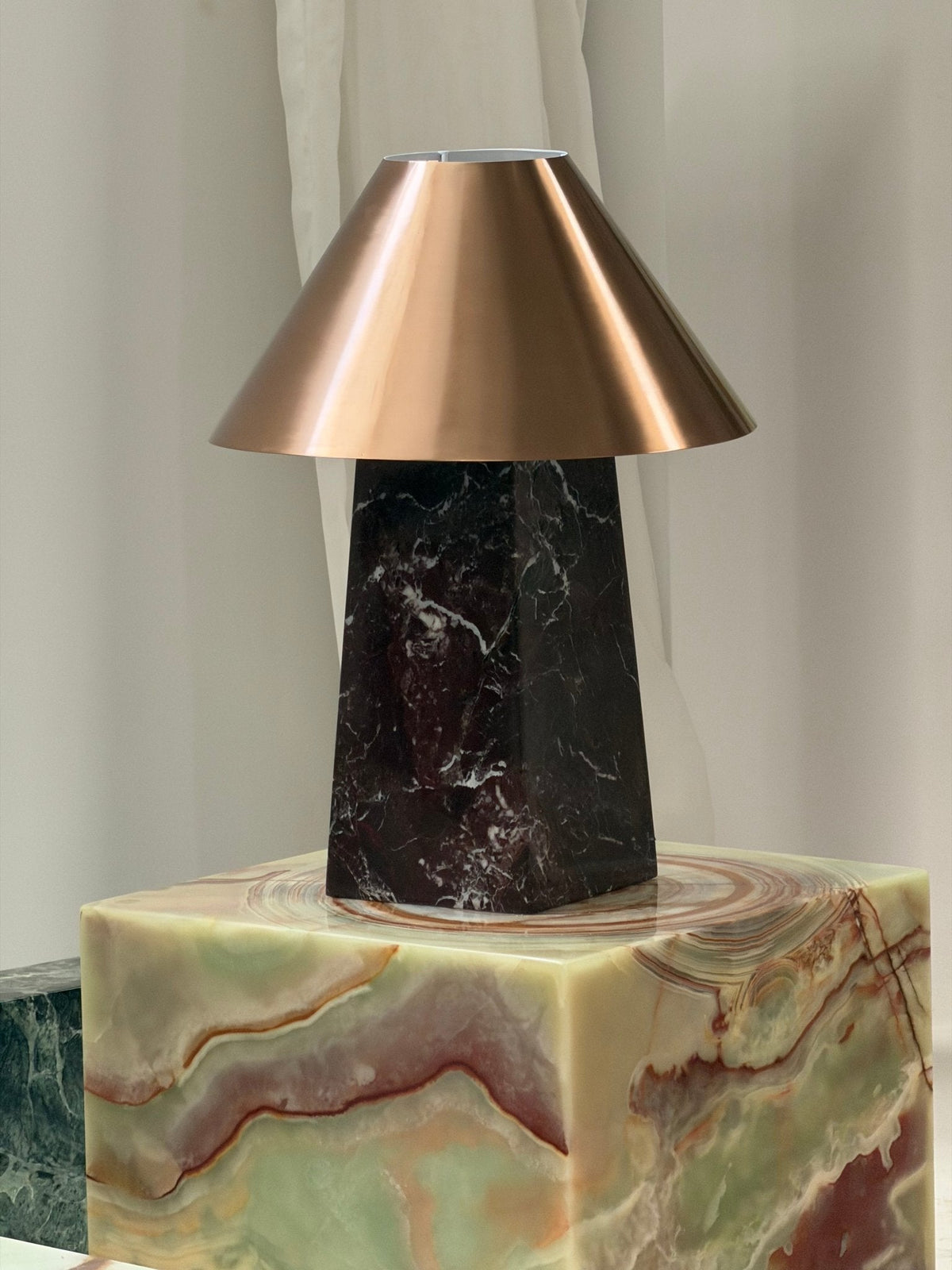 Conic Tischleuchte aus Marmor
