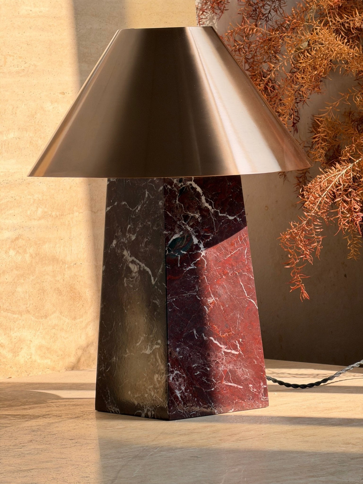 Conic Tischleuchte aus Marmor