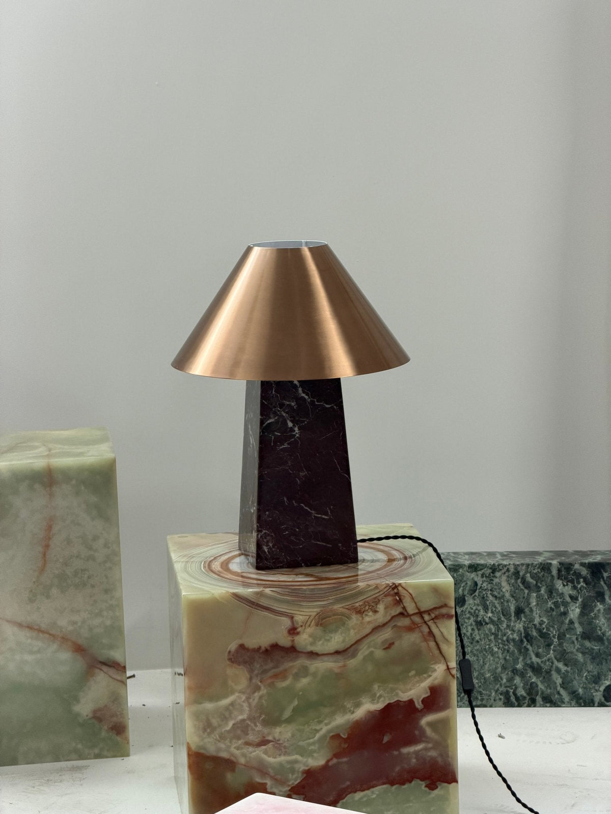 Conic Tischleuchte aus Marmor
