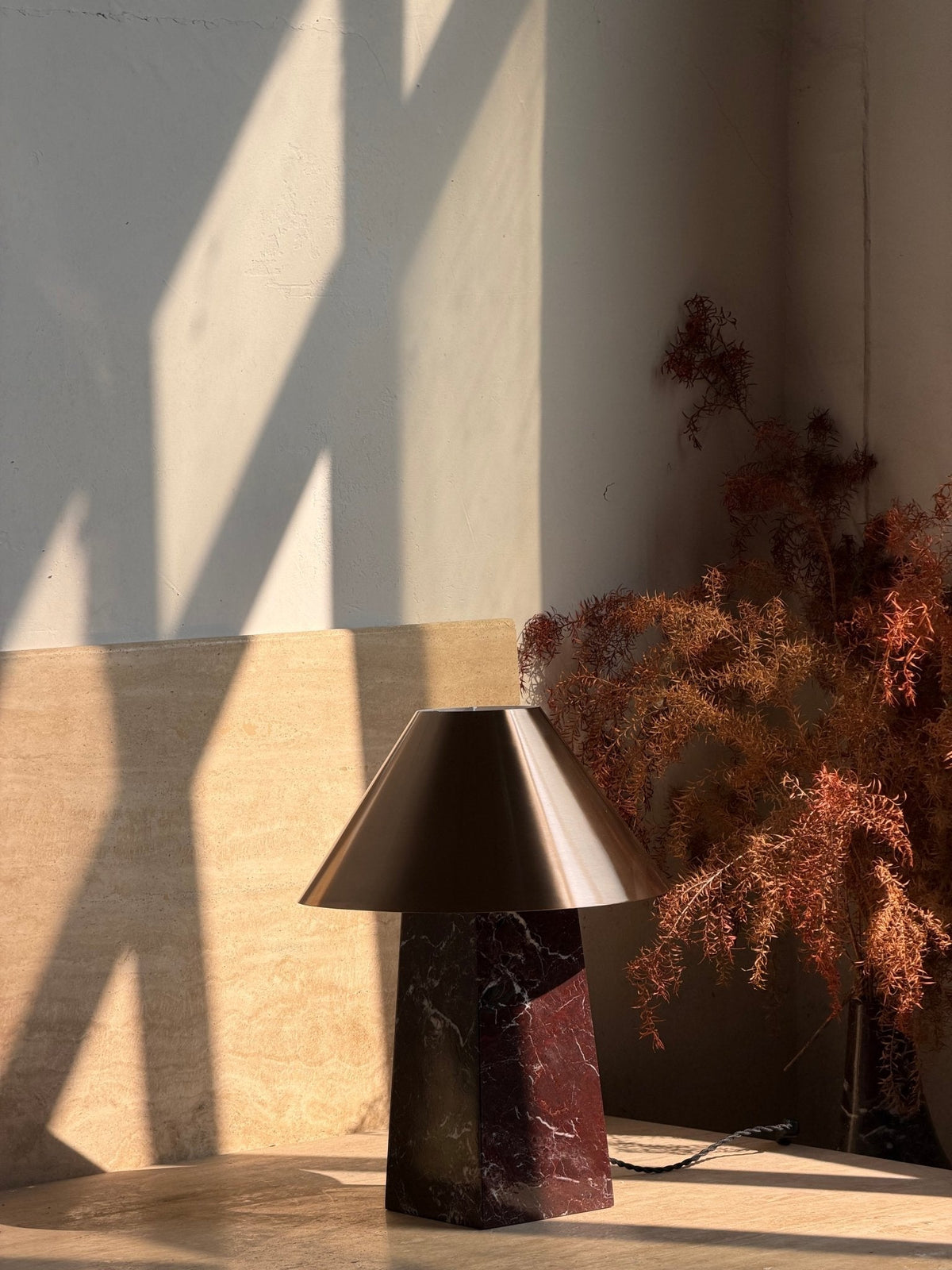 Conic Tischleuchte aus Marmor