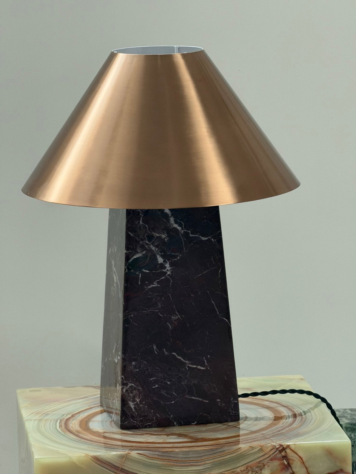Conic Tischleuchte aus Marmor