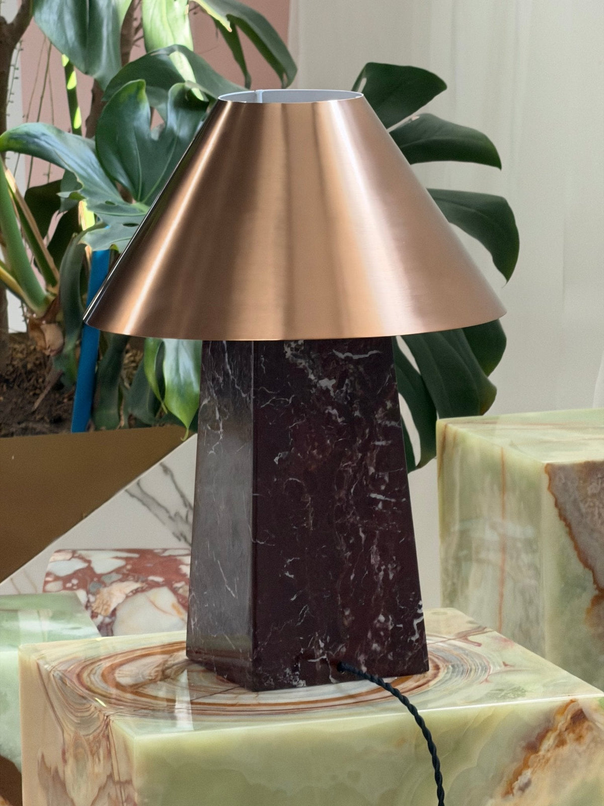 Conic Tischleuchte aus Marmor