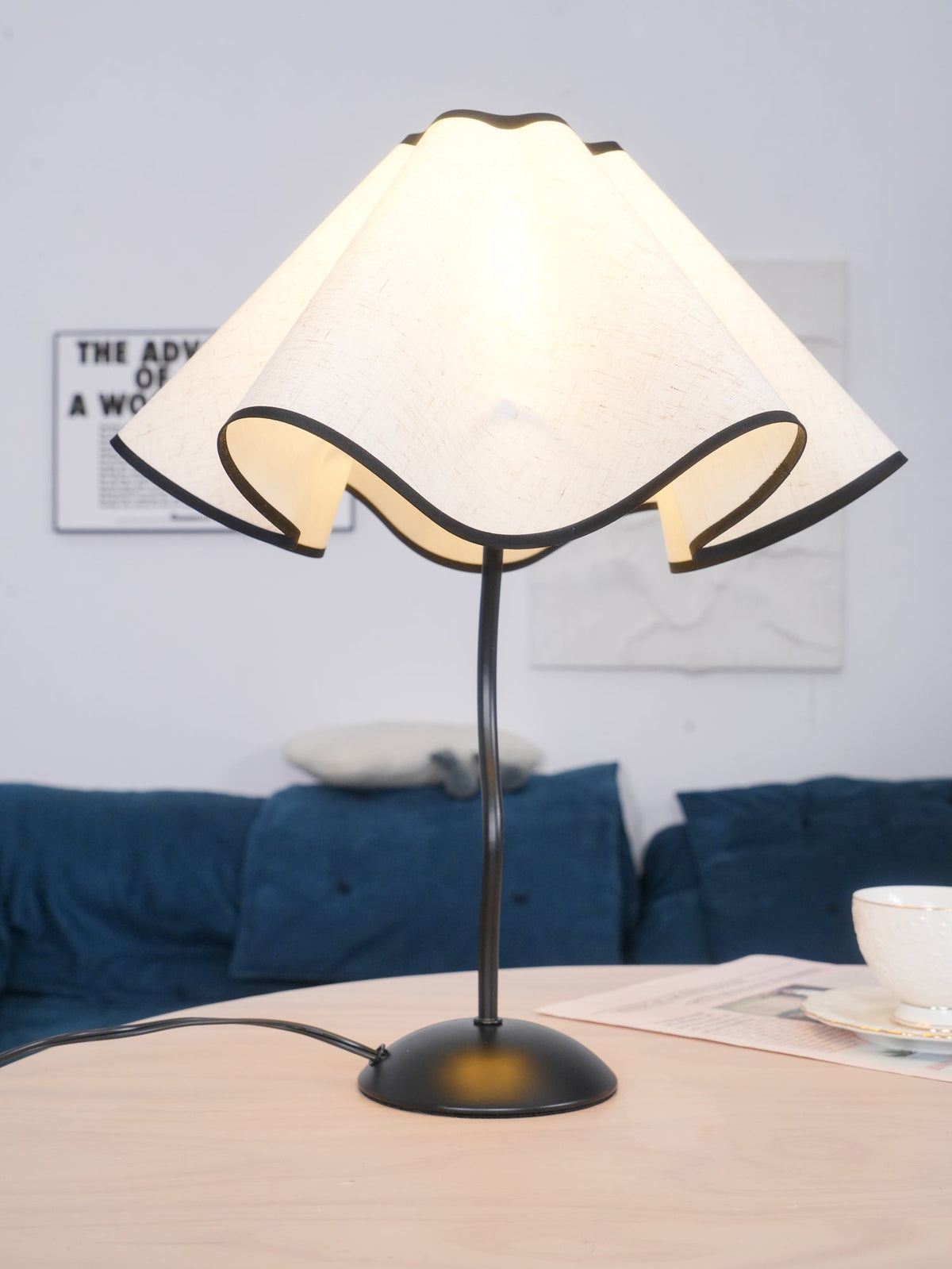 Luminova Tischleuchte aus Stoff in künstlerischer Gestaltung