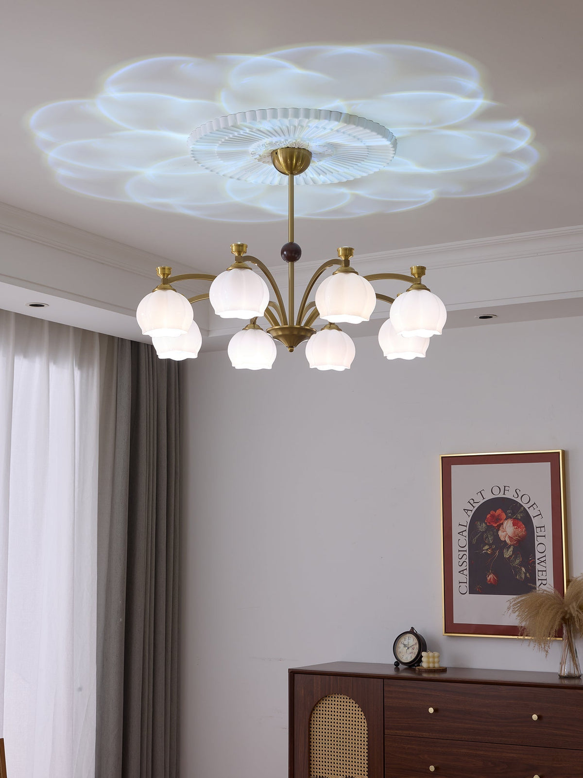 Alshaarae Kronleuchter aus Holz und Glas im traditionellen Premium-Arc-Design