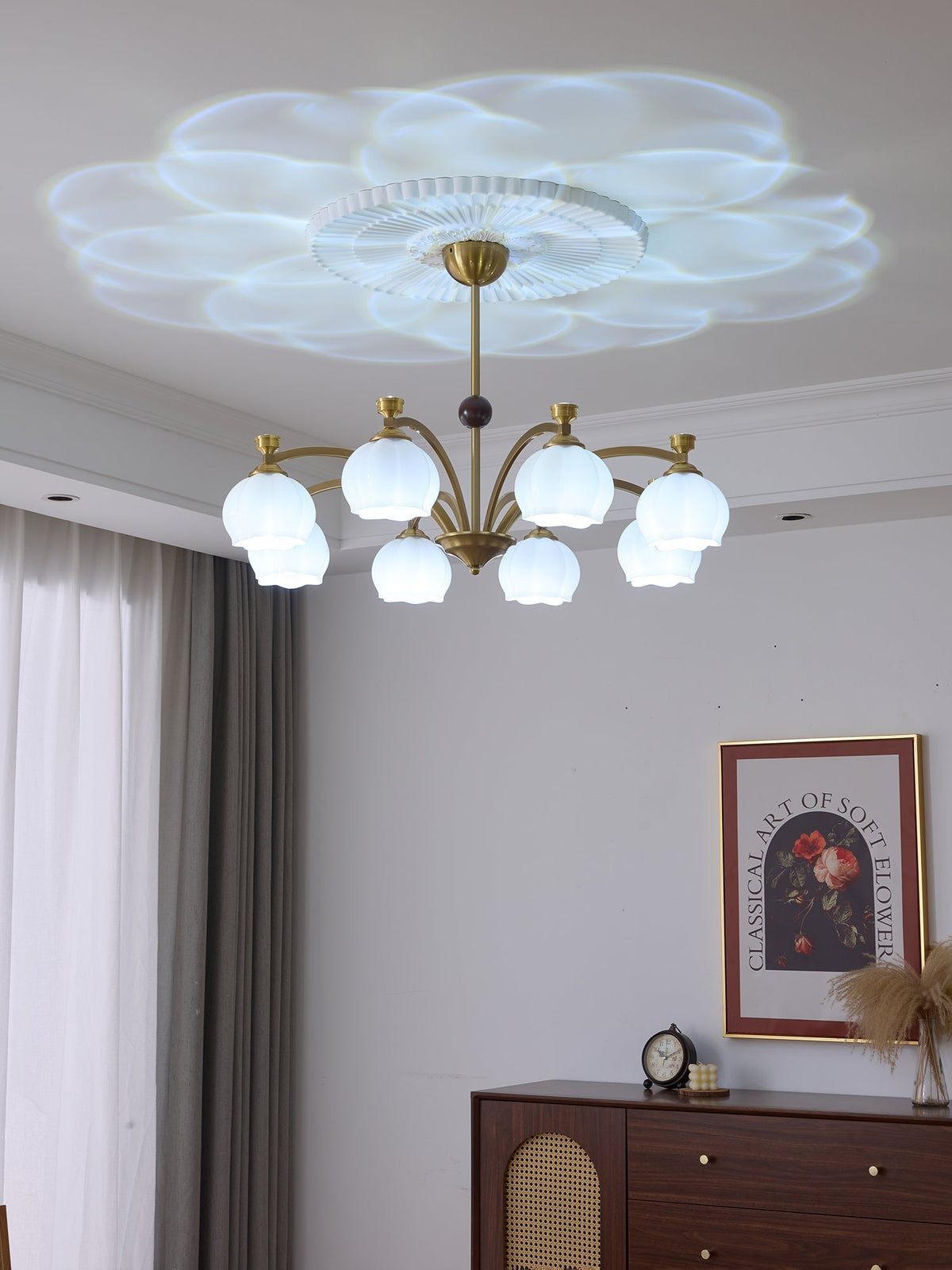 Alshaarae Kronleuchter aus Holz und Glas im traditionellen Premium-Arc-Design