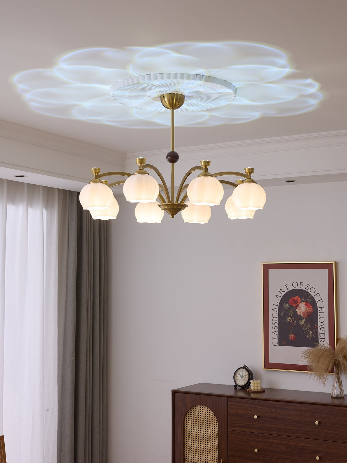 Alshaarae Kronleuchter aus Holz und Glas im traditionellen Premium-Arc-Design