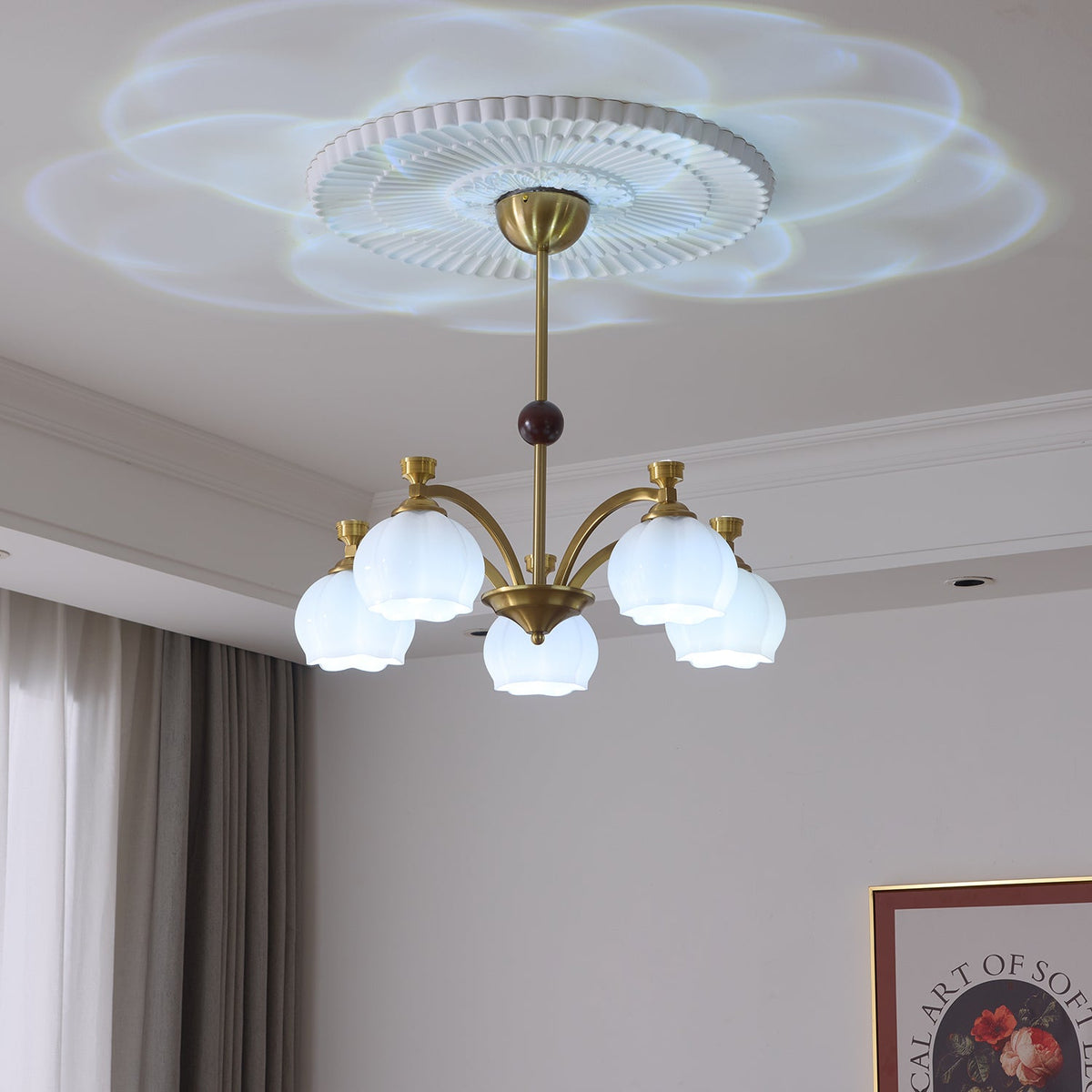 Alshaarae Kronleuchter aus Holz und Glas im traditionellen Premium-Arc-Design