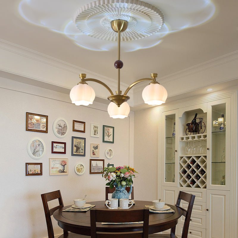 Alshaarae Kronleuchter aus Holz und Glas im traditionellen Premium-Arc-Design