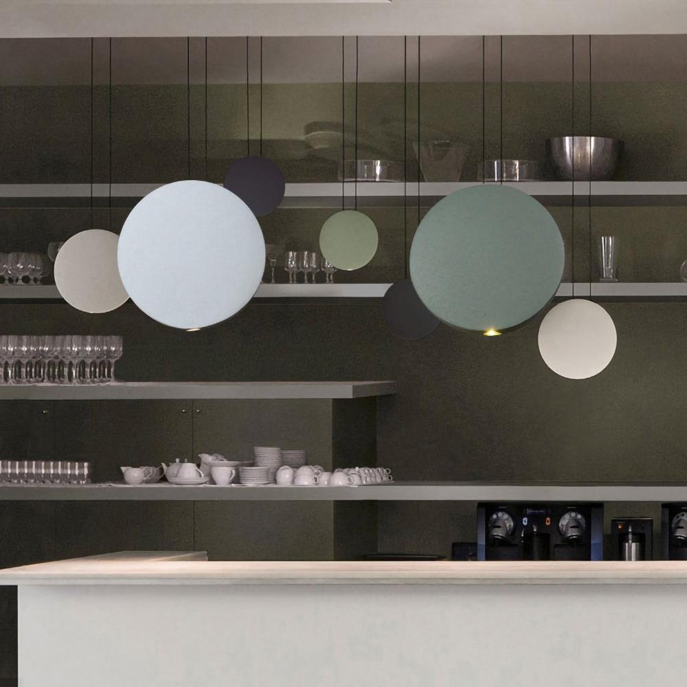 Mirellare Kunstharz-Pendelleuchte mit künstlerischem Design