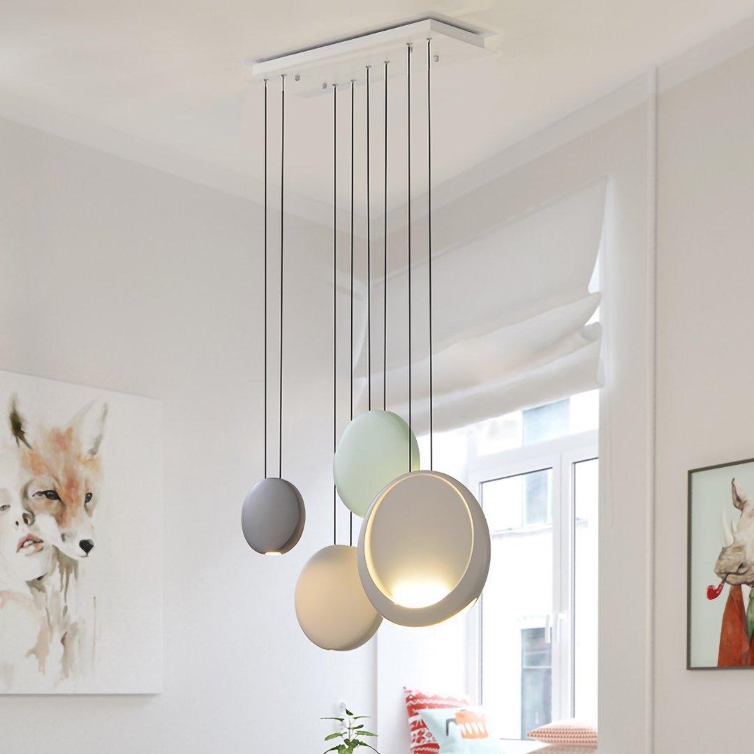 Mirellare Kunstharz-Pendelleuchte mit künstlerischem Design